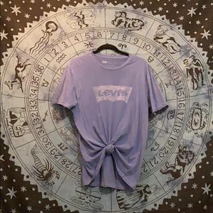 Levi’s blue T-shirt